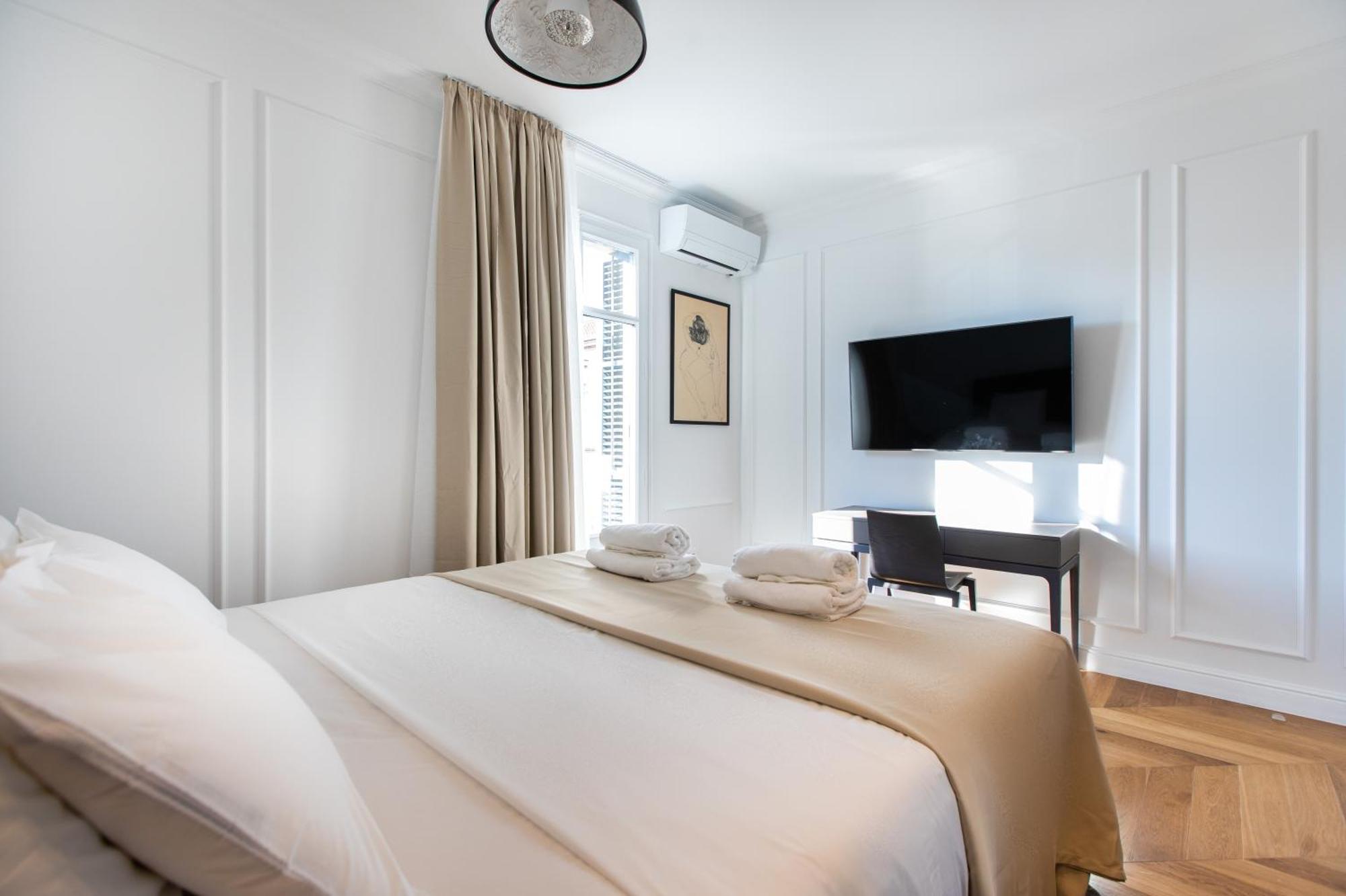 Majestic 4br/4bath In Sagrada Familia Area Barcellona
